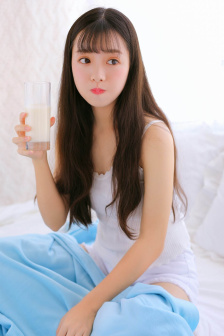 解开美女的内衣